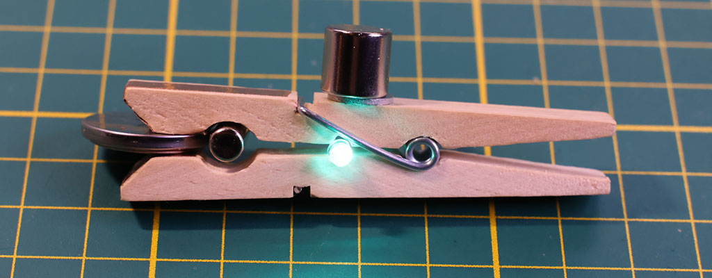 X-mas clothespin fridge magnet RGB-LED DIY